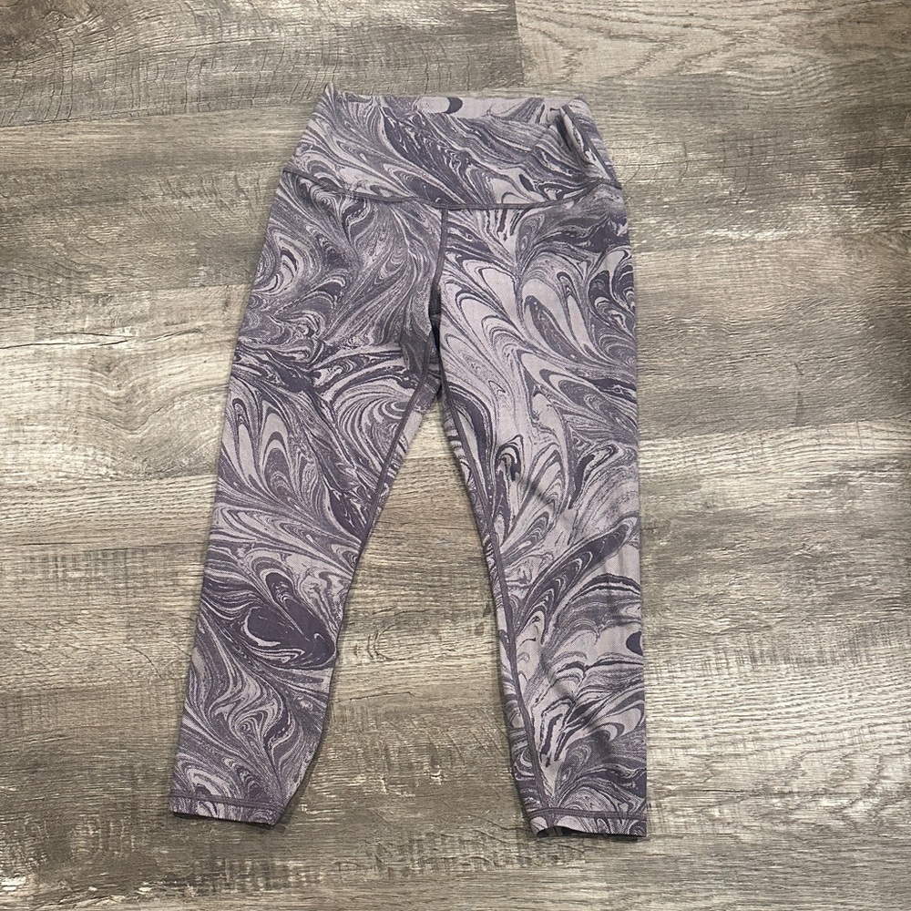 Athleta Medium Transcend 7/8 Leggings in Sumi Marble‎ Violet Pattern